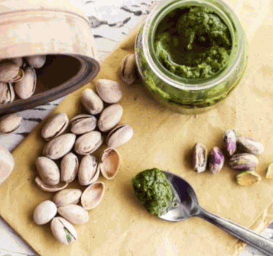 Pesto de fulles de fonoll i festucs