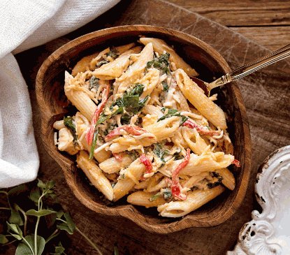 Pasta amb carxofes eco, tomàquet i encenalls de pernil