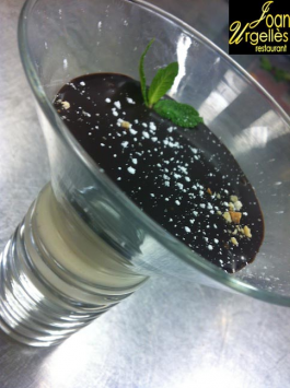 Mousse de taronja amb menta i xocolata