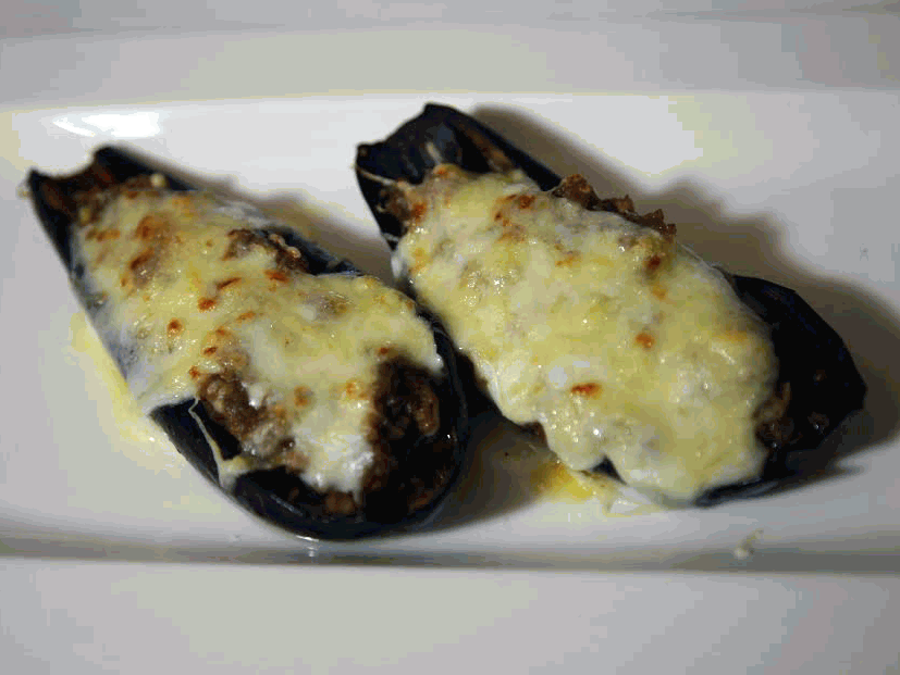 Albergínies farcides de carn al forn amb parmesà a la crema